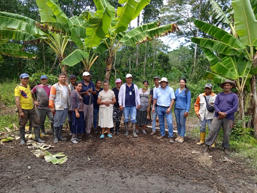 7 - FOTO GRUPAL FINALIZANDO PROCESOS DE ESCUELA DE CAMPO