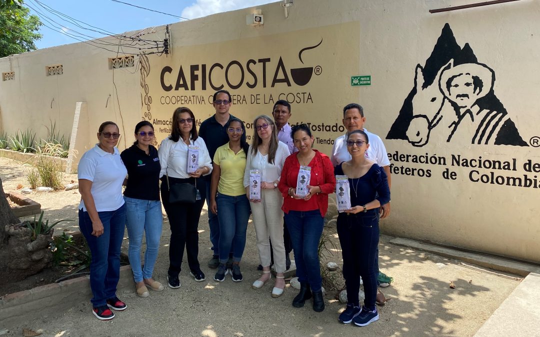 Mujeres de la Sierra Nevada producen el ‘Café de la Paz’ protegiendo fuentes hídricas y restaurando áreas degradadas del bosque