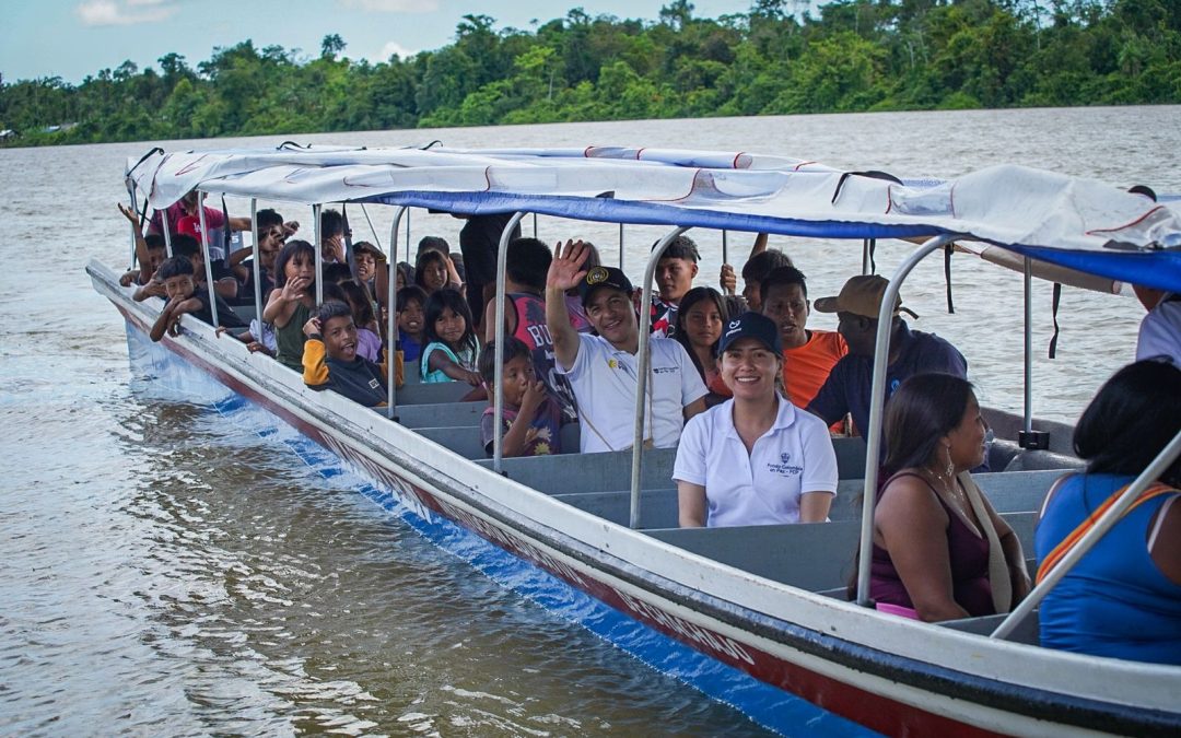 Gobierno entrega lanchas de transporte escolar a comunidades indígenas en Buenaventura para garantizar acceso a la educación
